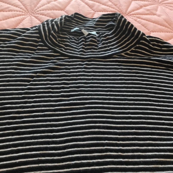 Stripped long sleeve mock neck crop top - Picture 3 of 4